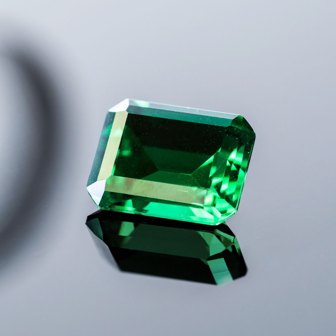 Image of a loose green emerald