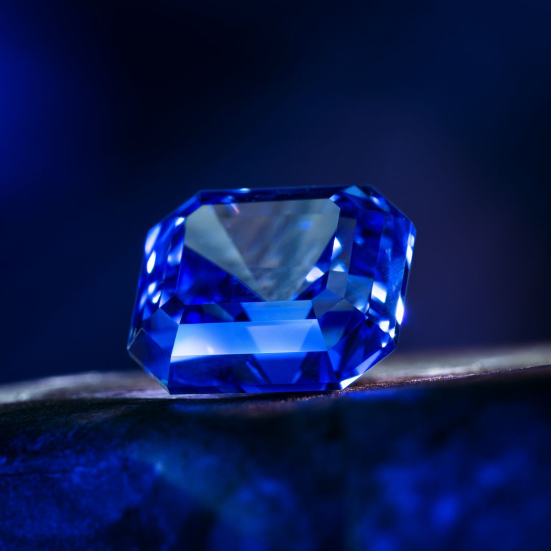 Image of a loose blue sapphire stone