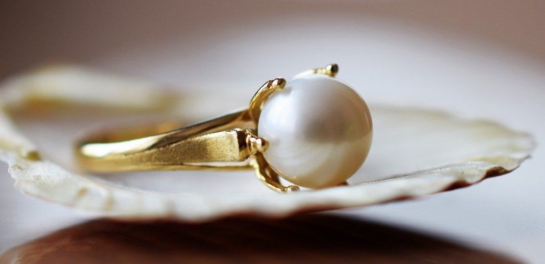 Stunning Pearl Engagement Rings Like Emma Stone