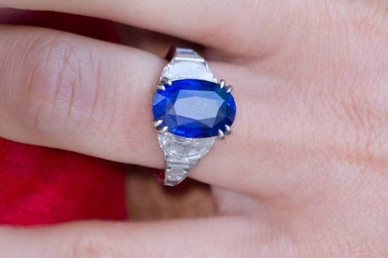 Queen Mathilde's sapphire ring