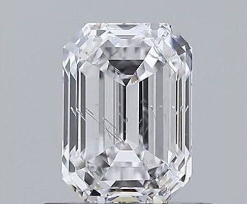 emerald cut diamond with obvious inclusions