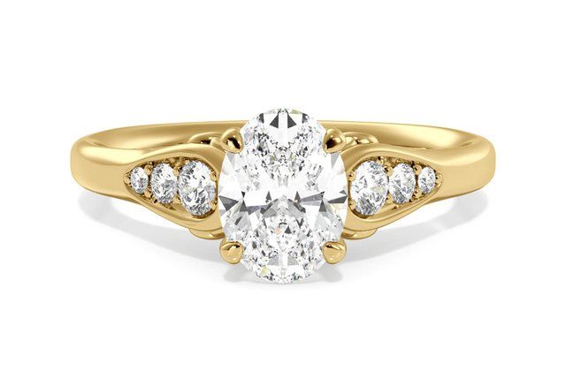 graduating diamond sidestone engagement ring in yellow gold