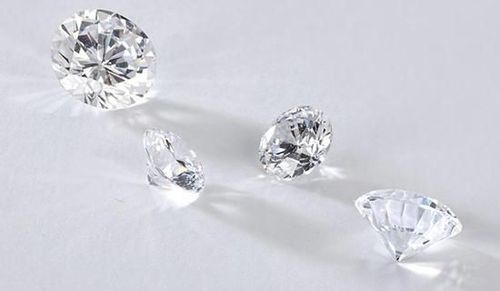 Lab-Made Diamonds vs. Real: Exploring the Differences and Making an Informed Choice